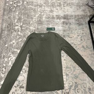 Wild Fable army green plain long sleeve. New with tags, size medium!